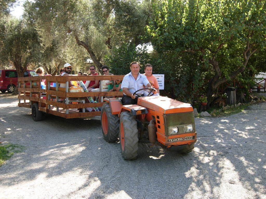 Вилла Agriturismo Il Maresciallo Кариати Экстерьер фото